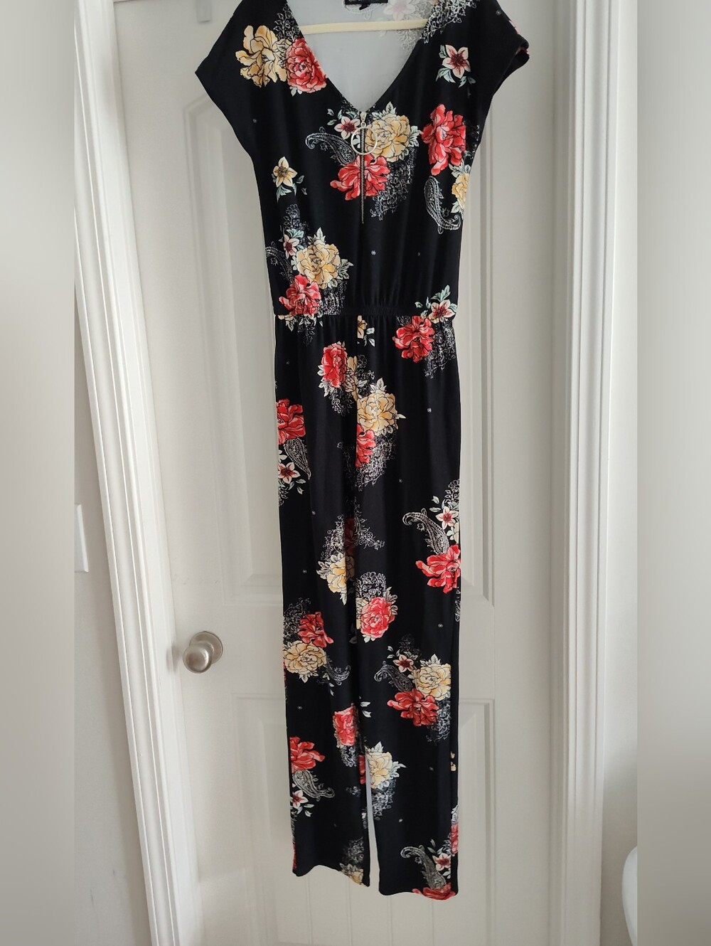 Derek Heart Black Floral Top with Pink and Cream Accents M